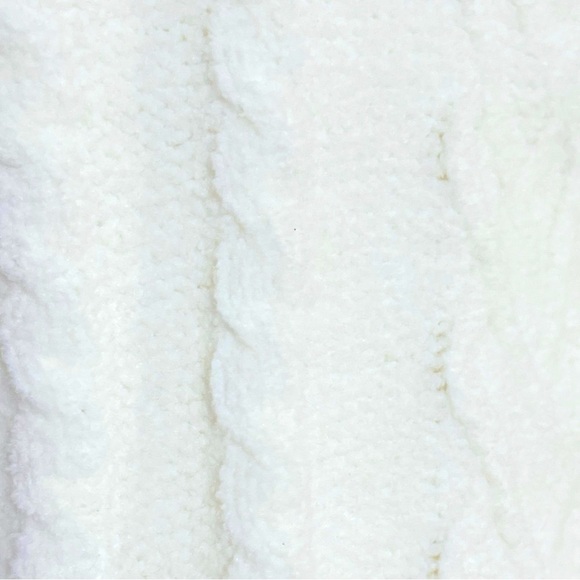 009 George Cozy Cable Knit Cream Sweater - Picture 4 of 4